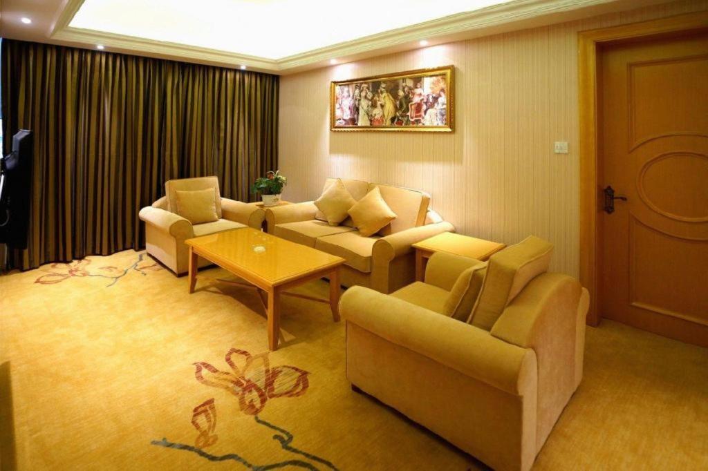 Hotel Vienna Hongqiao Huaxin Road 3*