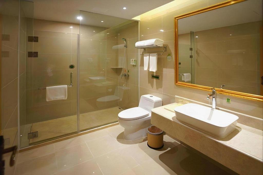 Vienna Hongqiao Huaxin Road Hotel