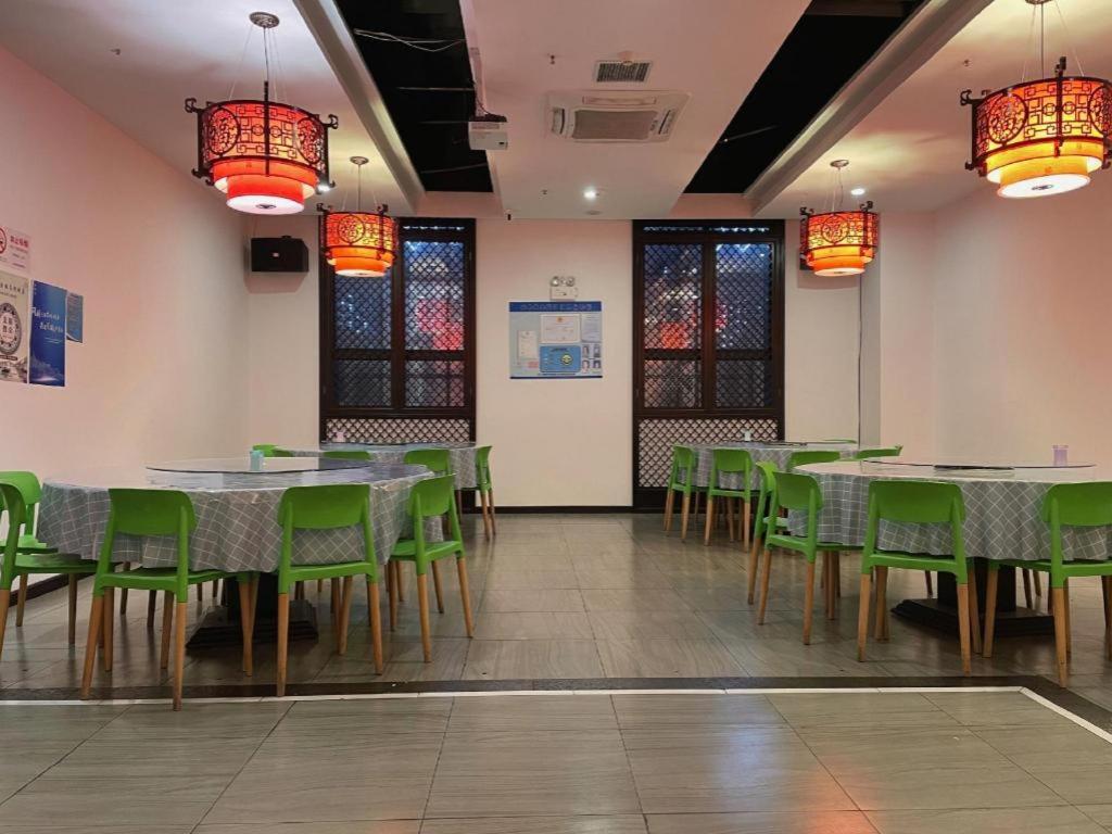 Hotel Vienna Hongqiao Huaxin Road 3*