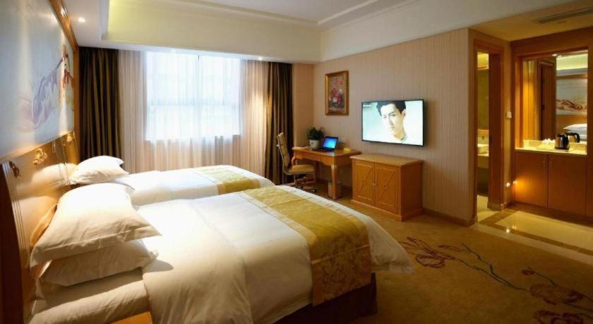 Vienna Hongqiao Huaxin Road 3*