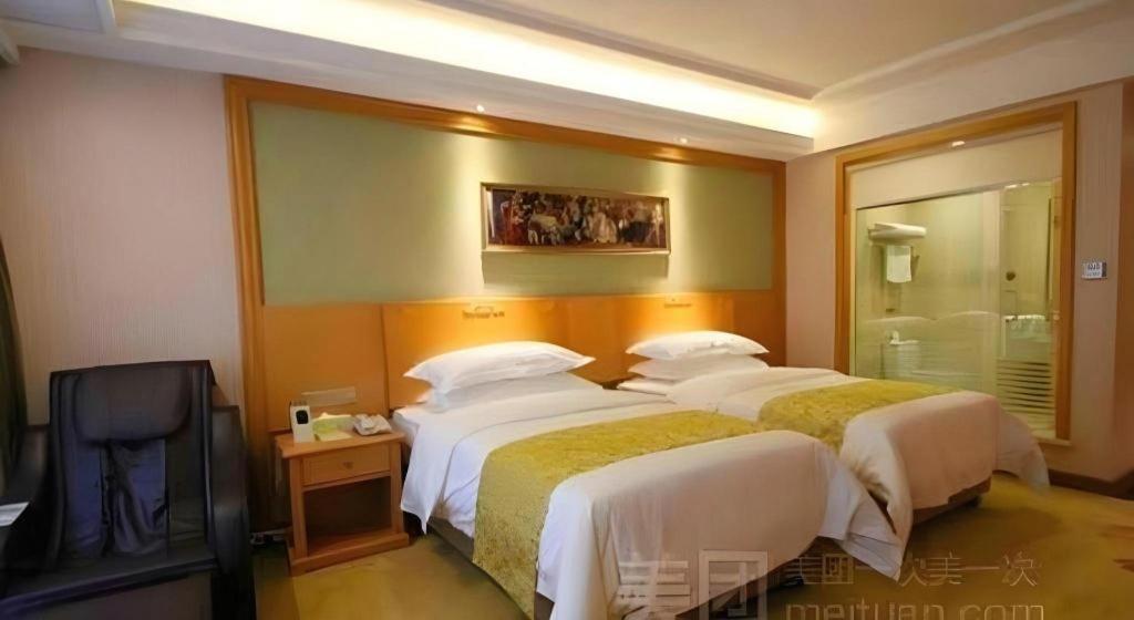 Vienna Hongqiao Huaxin Road Hotel