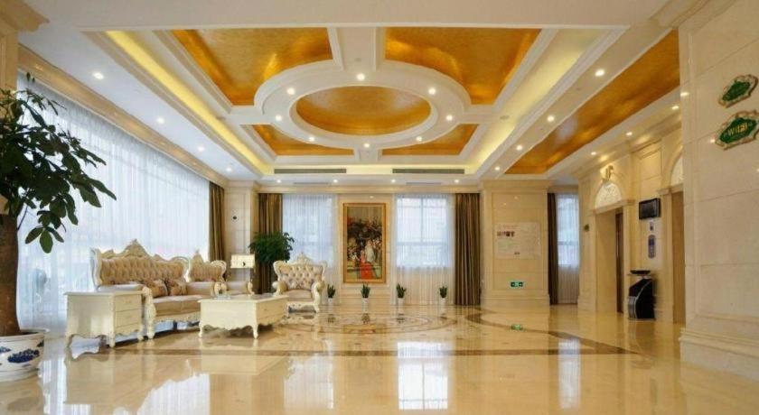Vienna Hongqiao Huaxin Road Hotel